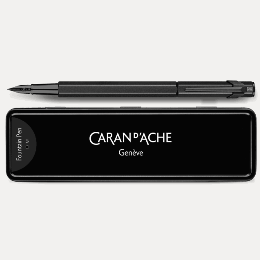Stylo plume Caran d’Ache 849 Black Code – Noir – Réf. 840.496