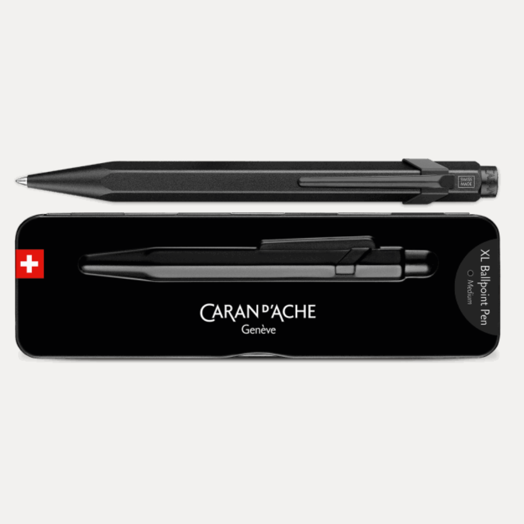 Stylo bille Caran d’Ache 849 XL Black Code – Noir – Réf. 850.496
